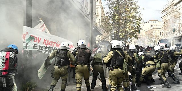 Επεισόδια στο Σύνταγμα: Ανίκανοι ή επικίνδυνοι;