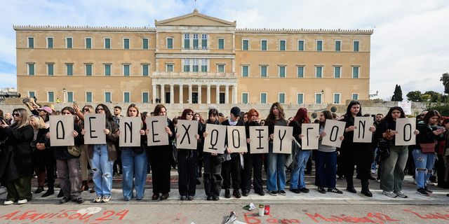 Συλλαλητήριο στην πλατεία Συντάγματος για τα Τέμπη