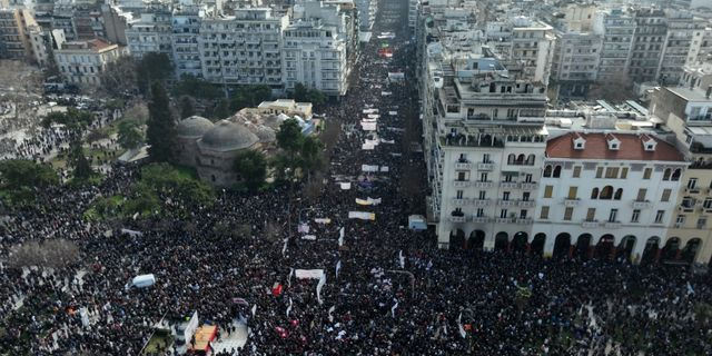 Ασύλληπτο στιγμιότυπο από τη Θεσσαλονίκη στην πορεία για τα Τέμπη