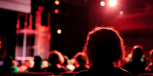 Εντουάρ Λουί: Η “Αλλαγή” του ζωντανεύει στη σκηνή του θεάτρου Φούρνος