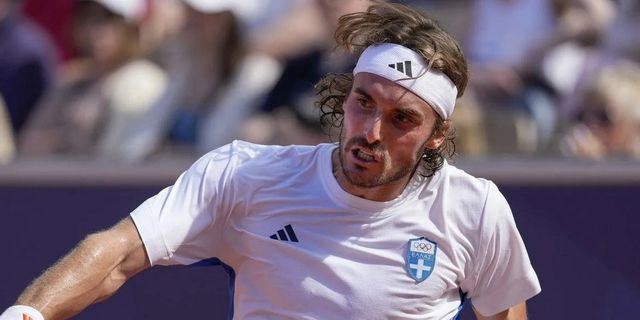 Τσιτσιπάς: Αρνείται ότι έτρεχε με 210 χλμ/ώρα και υποστηρίζει πως ήταν συνοδηγός