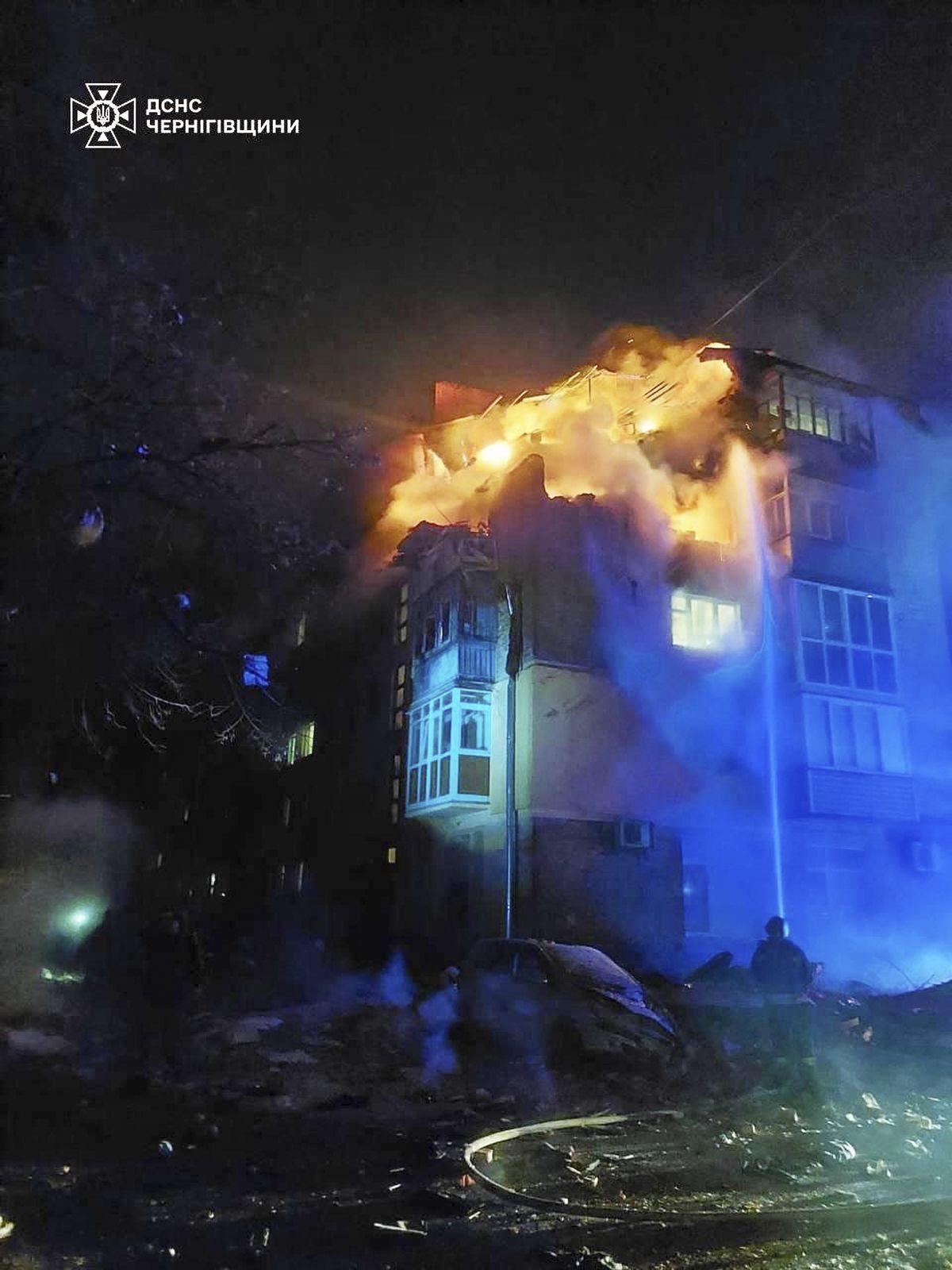 Φωτιά σε πολυκατοικία μετά από ρωσική επίθεση μη επανδρωμένου αεροσκάφους στο Τσέρνιχοφ της Ουκρανίας