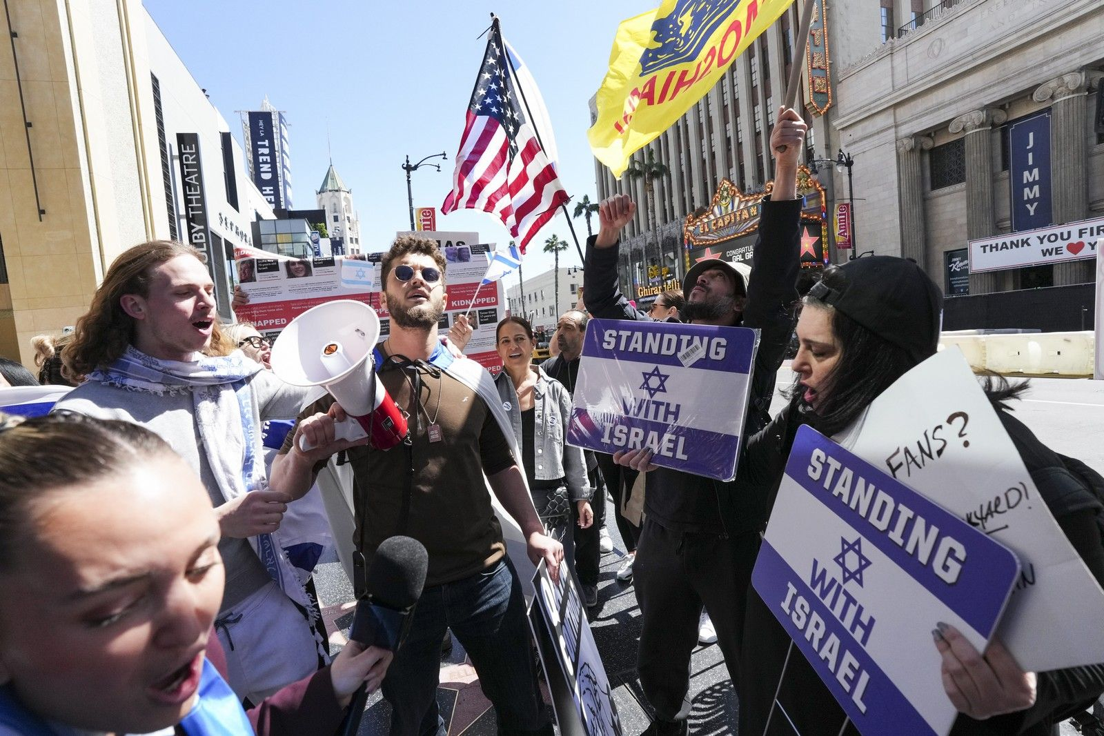 Διαδήλωση υπέρ του Ισραήλ πριν τη βράβευση της Gal Gadot στο Walk of Fame