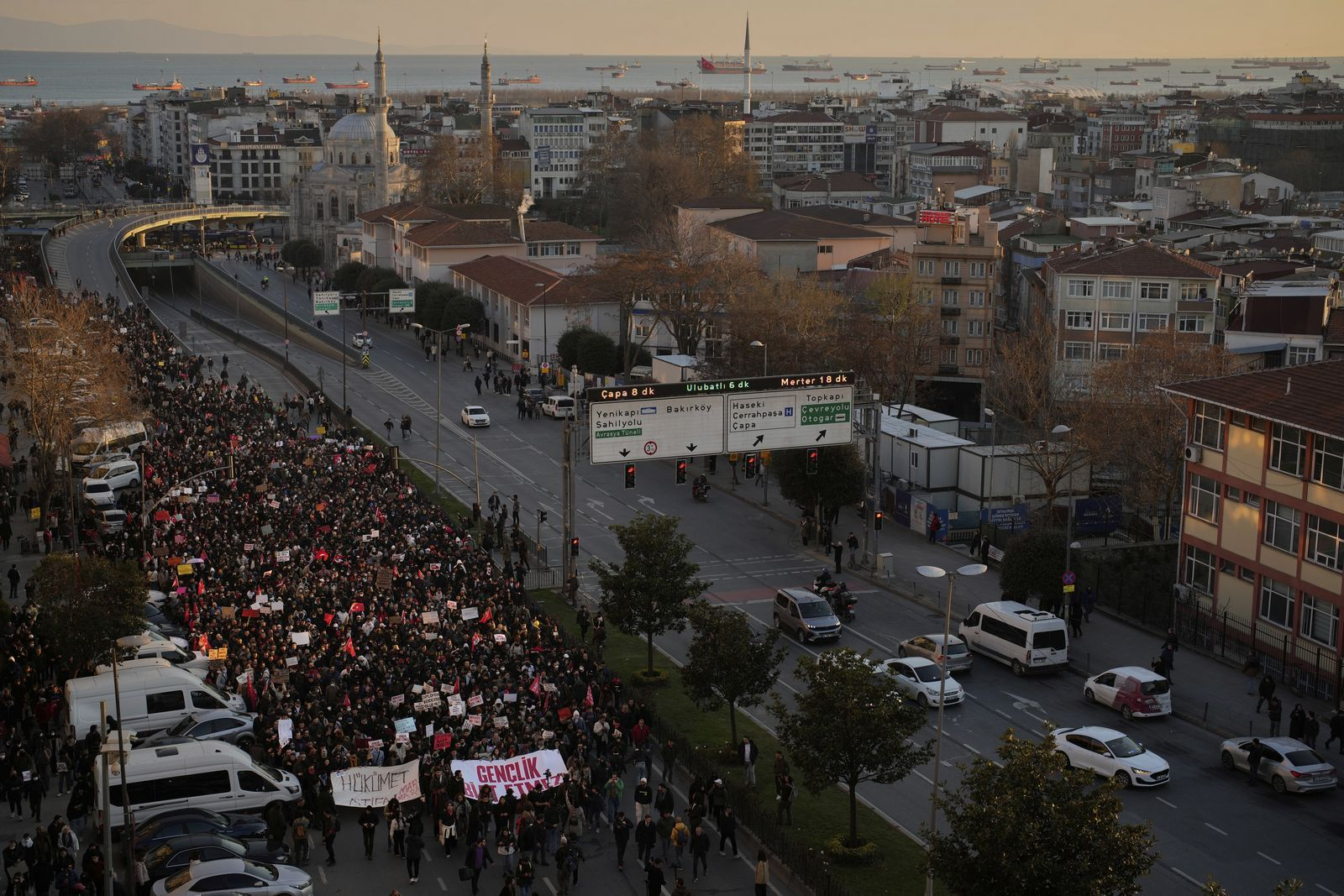 Φοιτητές διαδηλώνουν στην Κωνσταντινούπολη