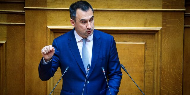 O Αλέξης Χαρίτσης στο βήμα της Βουλής