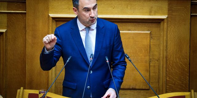 O Αλέξης Χαρίτσης στο βήμα της Βουλής