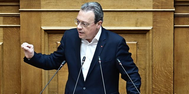Ο Σωκράτης Φάμελλος στο βήμα της Βουλής