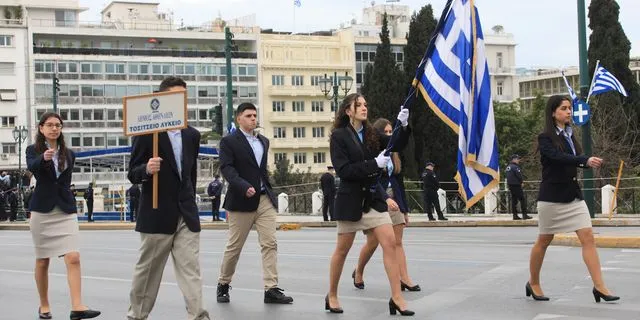 Παρέλαση μαθητών, σπουδαστών, προσκόπων και οδηγών μπροστά από το Μνημείο του Άγνωστου Στρατιώτη στην Αθήνα για την εθνική επέτειο της 25ης Μαρτίου στην Αθήνα, Δευτέρα 24 Μαρτίου 2025.