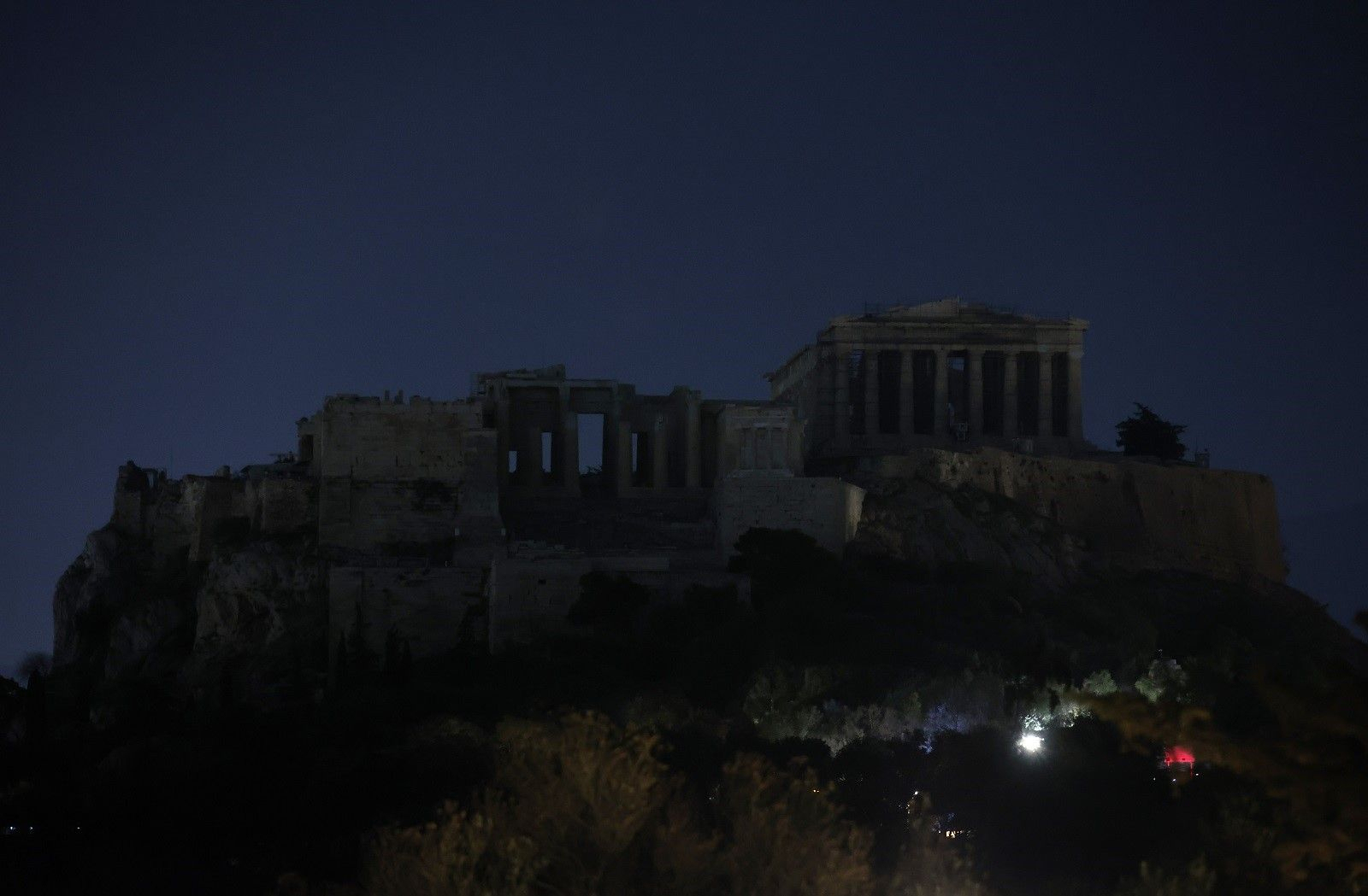 Η Ακρόπολη με σβηστά φώτα για την Ώρα της Γης