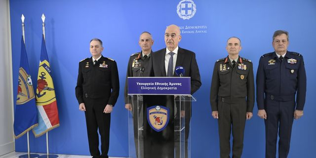 Δένδιας για ένστολους: Αυξήσεις 13% έως 20% ανάλογα τον βαθμό – Παραδείγματα