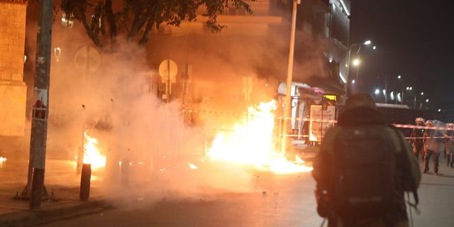 Θεσσαλονίκη: Επεισόδια μεταξύ κουκουλοφόρων και ΜΑΤ τα ξημερώματα