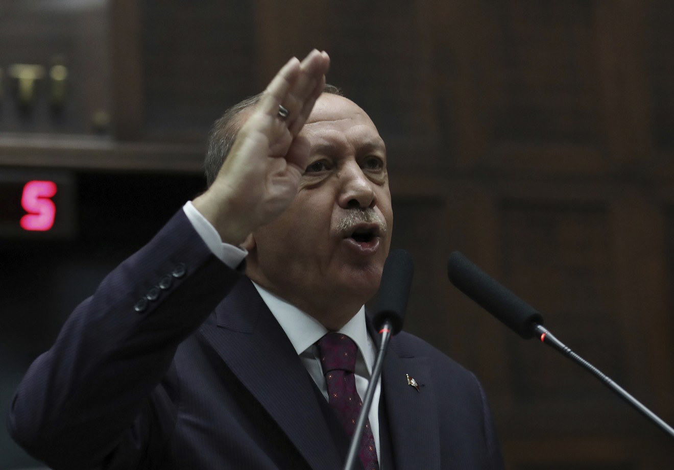 Η Τουρκία “κυνηγά” Βρετανό οικονομολόγο που… προσέβαλε τον Ερντογάν