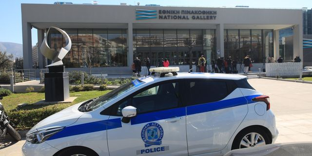 Βουλευτής της “Νίκης” κατέστρεψε έργα στην Εθνική Πινακοθήκη και προσήχθη