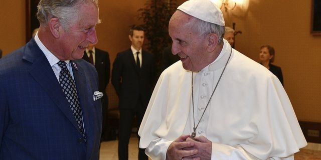 Αναβάλλεται η επίσκεψη του βασιλιά Καρόλου στον πάπα Φραγκίσκο