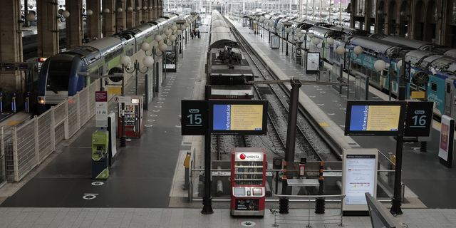 Ακινητοποιημένα τρένα στον σταθμό Gare du Nord στο Παρίσι