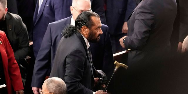 Ένταση στην ομιλία Τραμπ: Η στιγμή που απομακρύνουν τον Δημοκρατικό Al Green