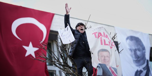 Ιμάμογλου: Το χειρόγραφο μήνυμα μέσα από την φυλακή – “Θα τα καταφέρουμε”
