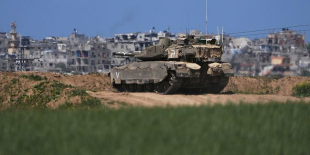 Ισραηλινό άρμα μάχης παίρνει θέση μπροστά από τη Λωρίδα της Γάζας