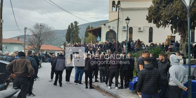 Βόλος: Σπαραγμός στην κηδεία του ζευγαριού που σκοτώθηκε σε τροχαίο