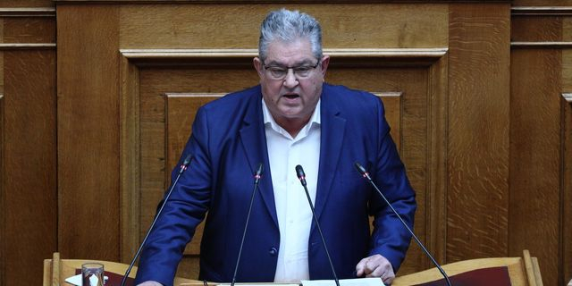 O Δημήτρης Κουτσούμπας στο βήμα της Βουλής