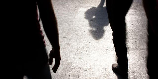 Πατήσια: Ληστής επιτέθηκε σε ζευγάρι με ψαλίδι και δάγκωσε την γυναίκα στην γάμπα