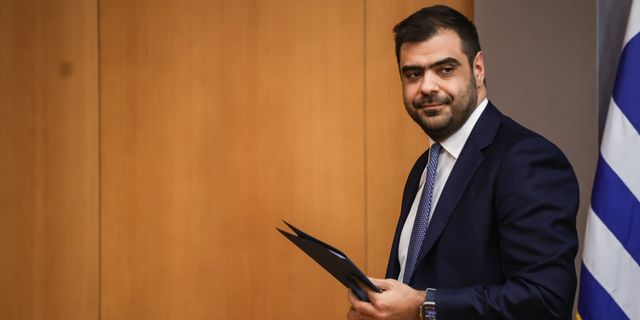 Επίθεση Μαρινάκη σε Τσίπρα με… Πασχάλη Τερζή και Τάκη Λεμονή