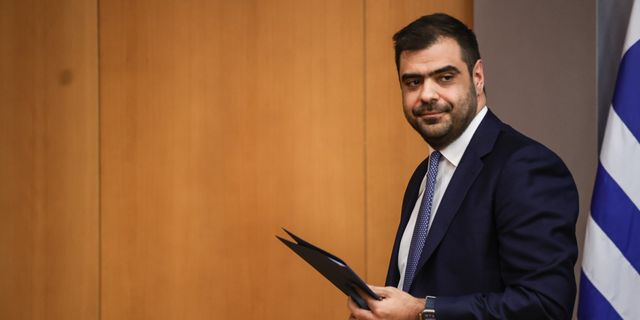 Επίθεση Μαρινάκη σε Τσίπρα με… Πασχάλη Τερζή και Τάκη Λεμονή