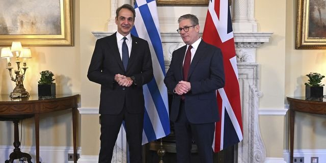 Τηλεφωνική επικοινωνία Στάρμερ – Μητσοτάκη για τις εξελίξεις στην Ουκρανία