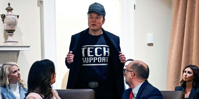 “Εμφύλιος” στον Λευκό Οίκο – Μάσκ εναντίον Ρούμπιο για τις “ελάχιστες” απολύσεις