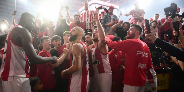 Ολυμπιακός: Τα συγχαρητήρια του Μπαρτζώκα, η ατάκα του Φαλ και οι πανηγυρισμοί