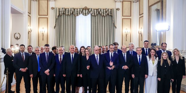 Η ορκωμοσία της νέας κυβέρνησης στο Προεδρικό Μέγαρο σε 10 καρέ
