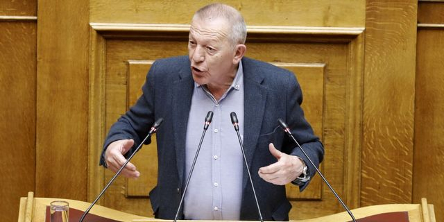 Παφίλης: “Στο θεό σας, δεν ξέρετε τι μεταφέρουν τα τρένα;”