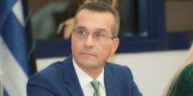 Οι Εκδόσεις Αγγελάκη κυκλοφόρησαν το νέο βιβλίο του Μιχαήλ Παπαδάκη, με τίτλο «Ελεύθερες Καρδιές»