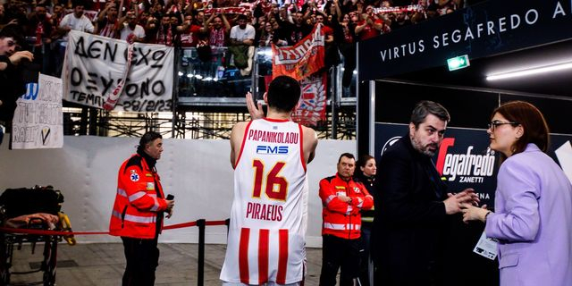 Ολυμπιακός: Η παρουσία του κόσμου στη Μπολόνια και τα μηνύματα για τα Τέμπη