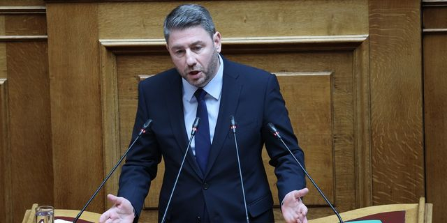 Ανδρουλάκης: Πρόταση δυσπιστίας για να ανασάνει το πολιτικό σύστημα