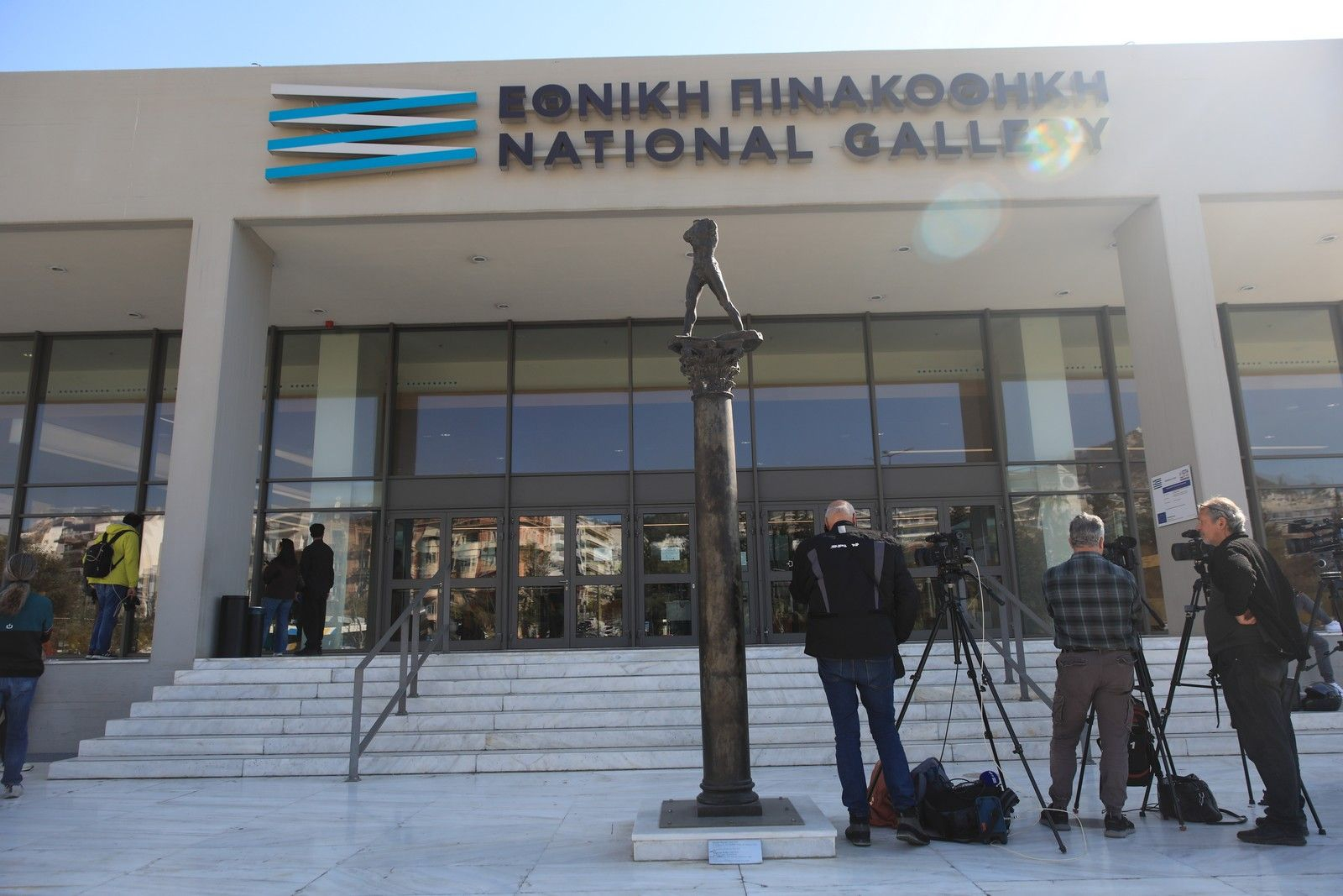 Εισβολή βουλευτή της "Νίκης" στην Εθνική Πινακοθήκη