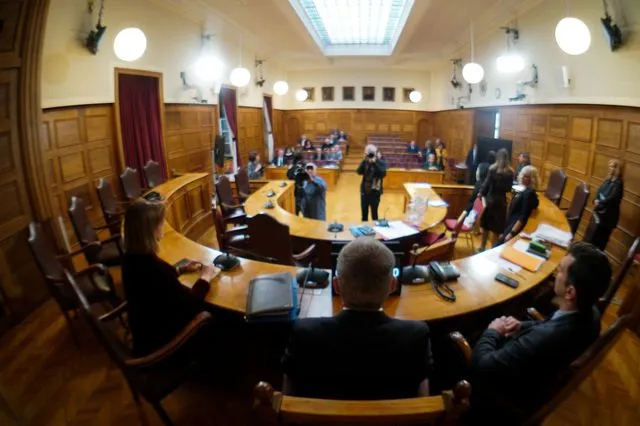 Τέμπη: Αποχώρησε η Νέα Αριστερά από την Προανακριτική, μετά το υπόμνημα Καραμανλή – “Ημέρα ντροπής”