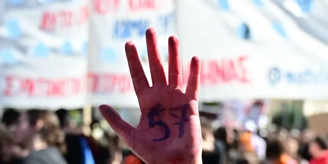 Συλλαλητήριο από φοιτητικούς και μαθητικούς συλλόγους στην Αθήνα, με βασικό αίτημα να αποδοθεί δικαιοσύνη για την τραγωδία των Τεμπών