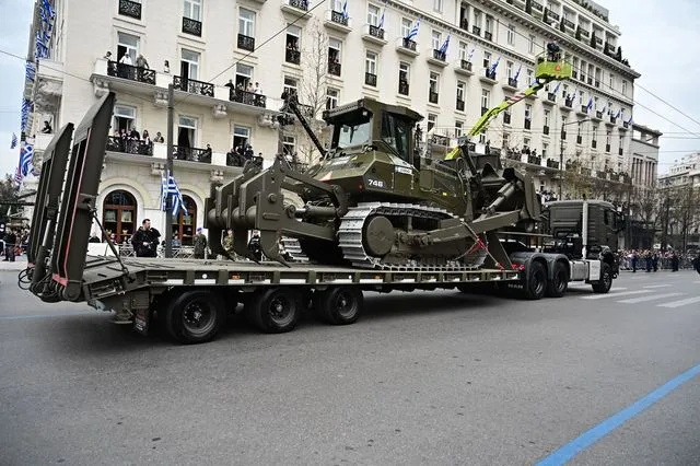 Στρατιωτική παρέλαση στην Αθήνα για την εθνική επέτειο της 25ης Μαρτίου 1821.