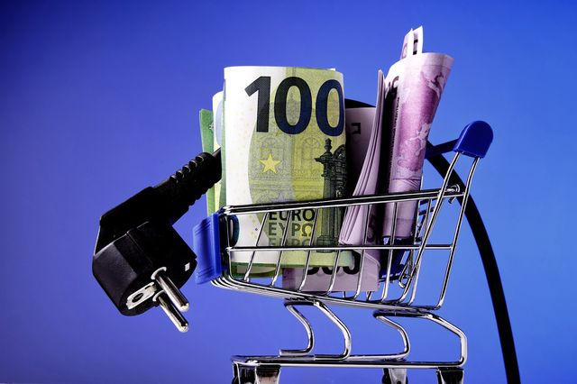 Ακρίβεια / σουπερμάρκετ / ενέργεια / ρεύμα / ‌Η μάχη της φτωχομεσαίας τάξης: Ζώντας με 700 ευρώ τον μήνα