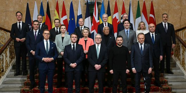 Ουκρανία: Εκεχειρία ενός μήνα προτείνουν Μακρόν-Στράμερ – Τα μηνύματα μετά τη σύνοδο