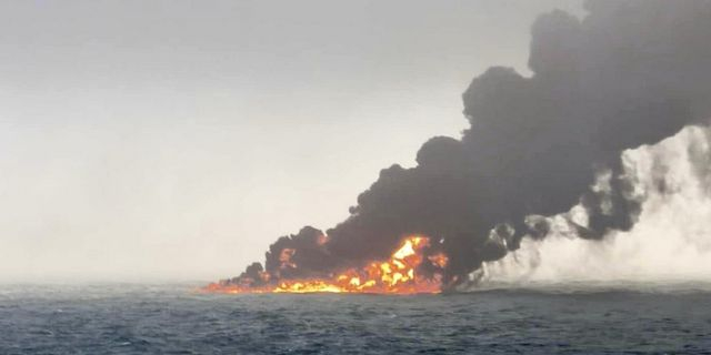 Βόρεια Θάλασσα: Βίντεο μετά τη σύγκρουση του τάνκερ με το φορτηγό πλοίο – Τα σενάρια