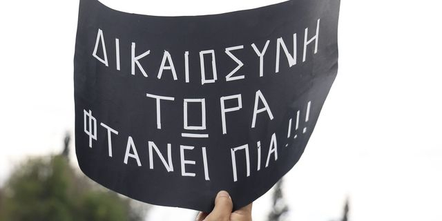 Απεργιακή συγκέντρωση στην πλατεία Συντάγματος στην Αθήνα για τη συμπλήρωση δύο χρόνων από το σιδηροδρομικό δυστύχημα των Τεμπών