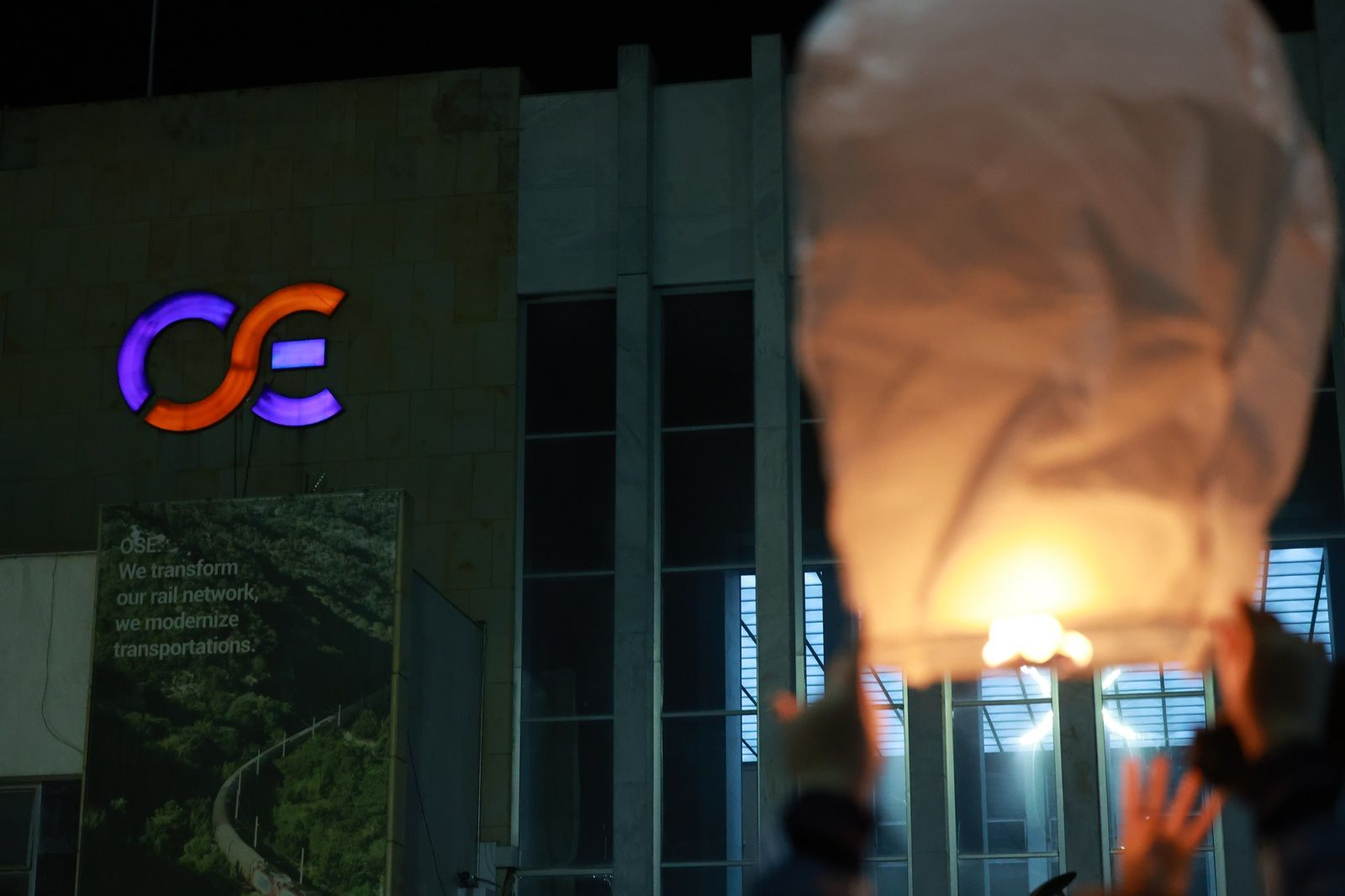 Η διαδήλωση μπροστά από τον ΟΣΕ στη Θεσσαλονίκη