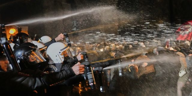 Δεκάδες χιλιάδες πολίτες διαδηλώνουν για τρίτη συνεχόμενη ημέρα στην Κωνσταντινούπολη, μετά τη σύλληψη Ιμάμογλου