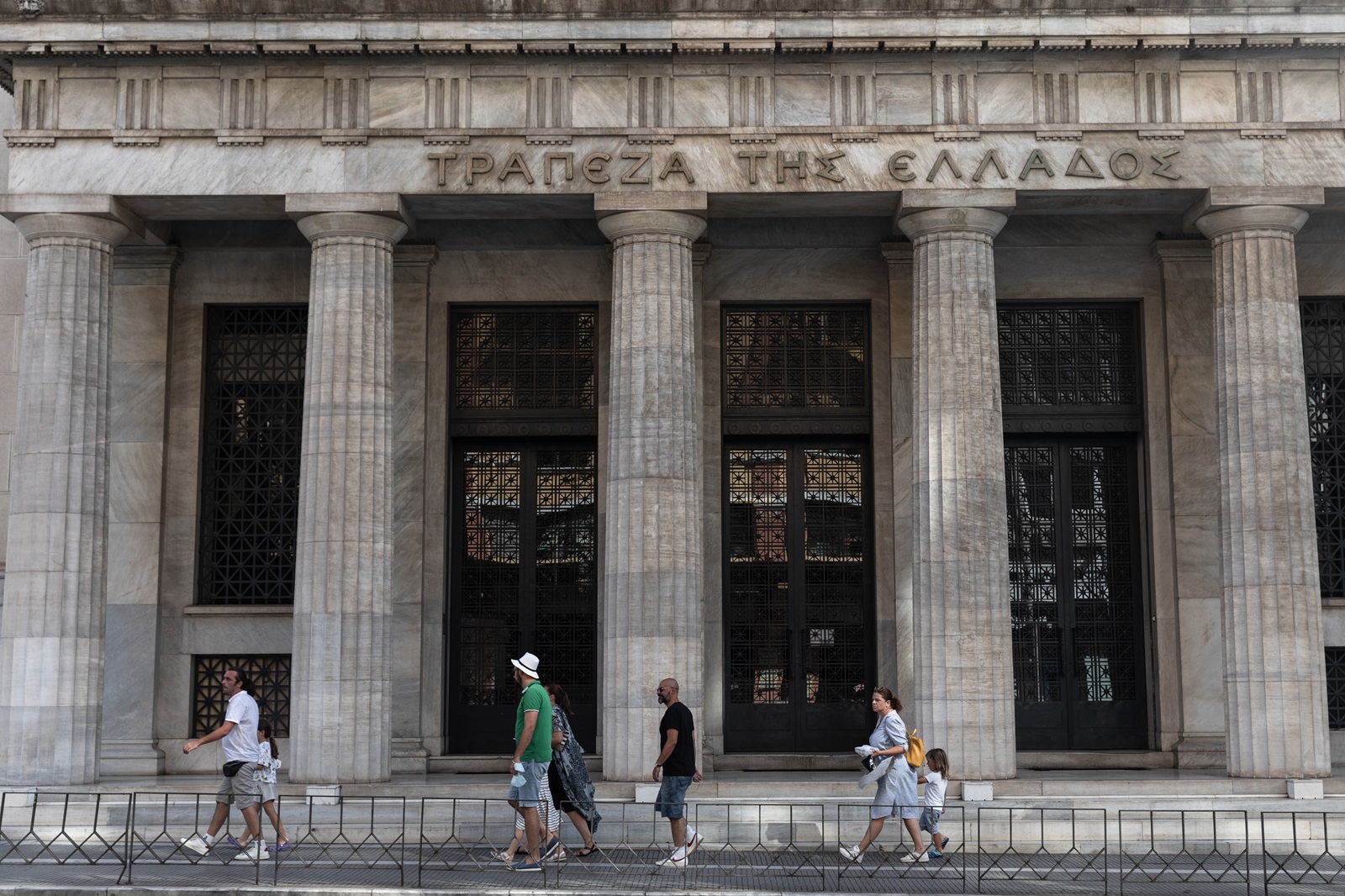 ΤτΕ: Σχεδόν αμετάβλητα τα επιτόκια καταθέσεων και δανείων τον Ιούνιο