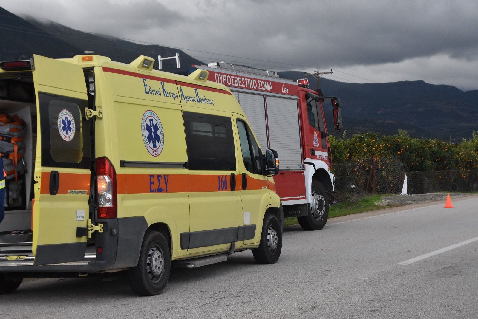 Δυνάμεις του ΕΚΑΒ και της Πυροσβεστικής