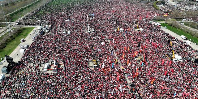 Λαοθάλασσα στην Κωνσταντινούπολη για τον Ιμάμογλου – “Κυβέρνηση παραιτήσου”