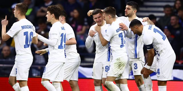 Μαεστρικό κλέψιμο και πάσα του Κωνσταντέλια, ο Τζόλης εκτέλεσε μέσα από την περιοχή για το 3-0