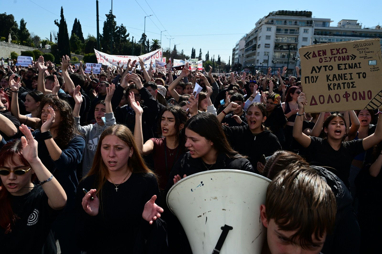 Συλλαλητήριο από φοιτητικούς και μαθητικούς συλλόγους στην Αθήνα, με βασικό αίτημα να αποδοθεί δικαιοσύνη για την τραγωδία των Τεμπών
